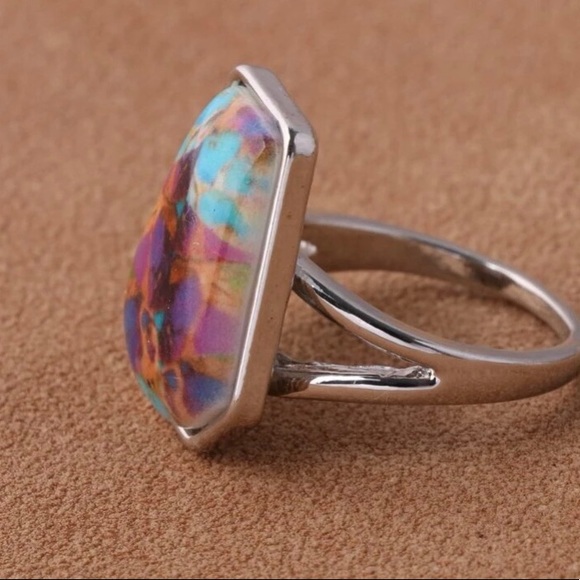 LAST ONE: Stunning women’s mixed color resin ring - Picture 3 of 4